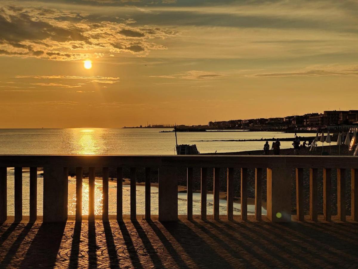 Tra Mare E Arte Apartment Lido di Ostia Ngoại thất bức ảnh